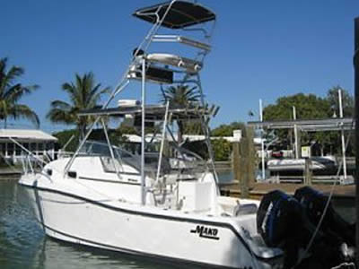 Image of stern profile of 2002 Mako 313 Express for sale